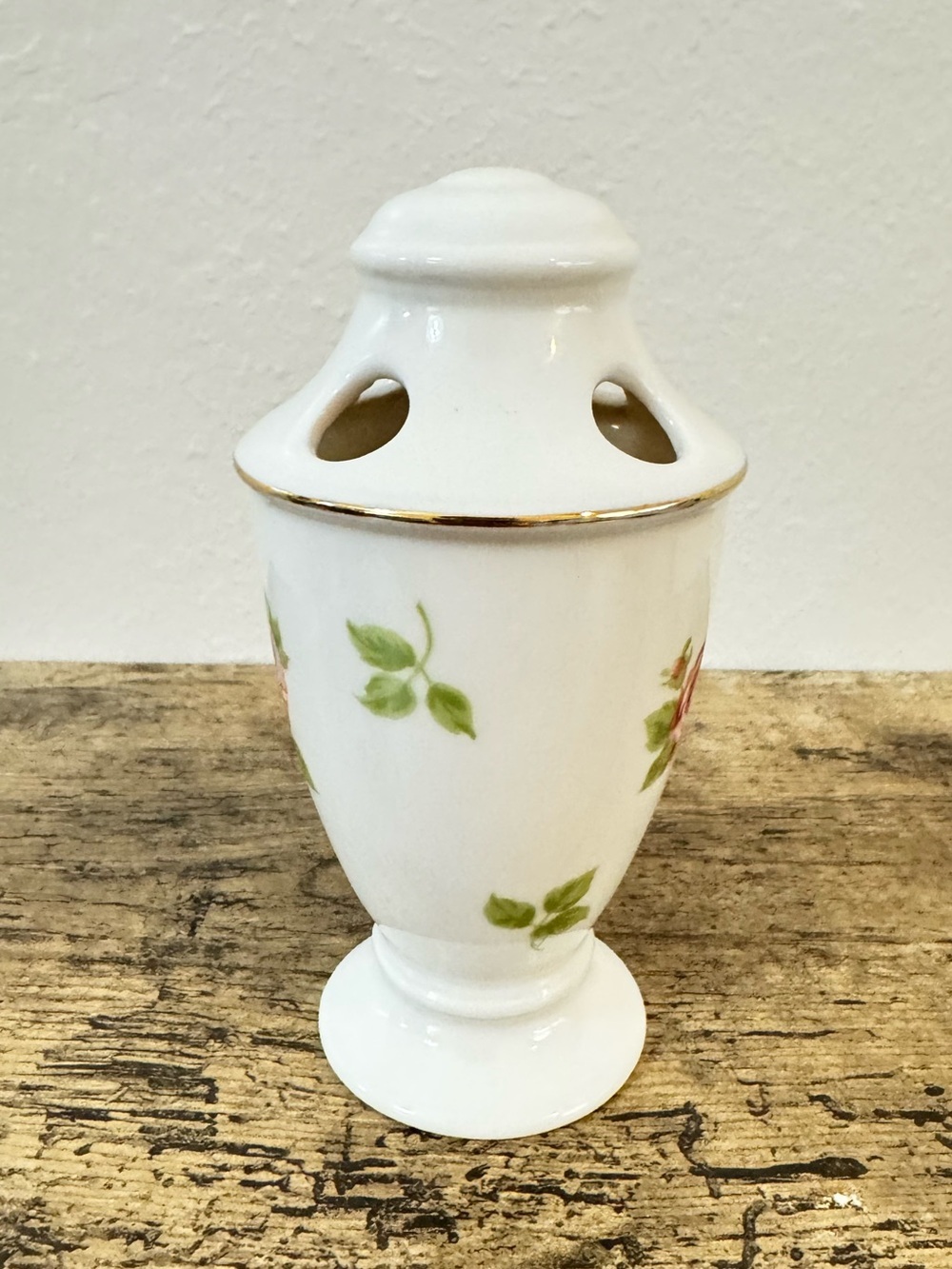 Martha Stewart Rose Bathroom Set | Soap Dish & Toothbrush Holder - Picture 7 of 14